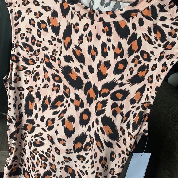 NEW! Leopard print bodycon dress - Picture 2 of 4